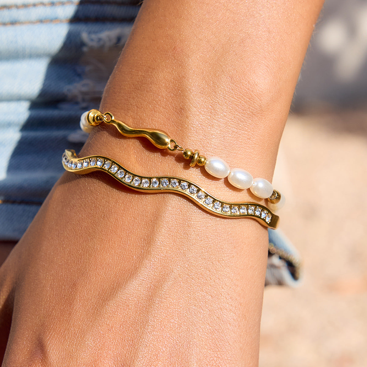 Hypoallergenic Simulated Pearl Bracelet: Cubic Zirconia Embellished, Lobster Clasp