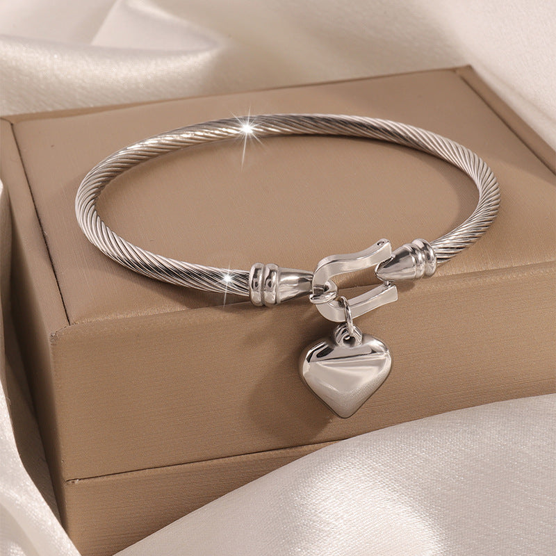 Titanium Steel Series Horseshoe Clasp Heart Bracelet